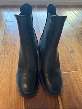 Zara women’s Classic Black Chelsea Boots size 6